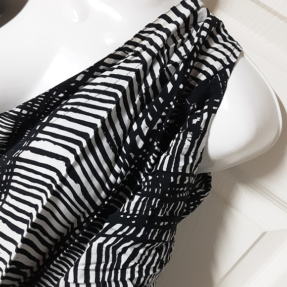 I.Q. & Co. Top Size 3X Stripe Cold Shoulder Dolman EUC - Picture 6 of 13